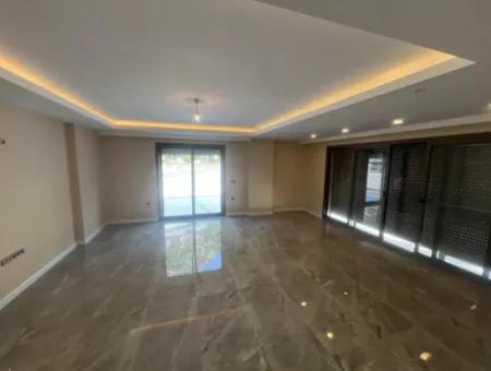 Marmaris İlçesi İçmeler Mahallesi Denize Yakın Müstakil Yüzme Havuzlu Yeni Bina 350M2 Arsa İçerisinde 3 Oda 1 Salon 3 Banyo 200M2  Ultra Lüks Satılık Villa